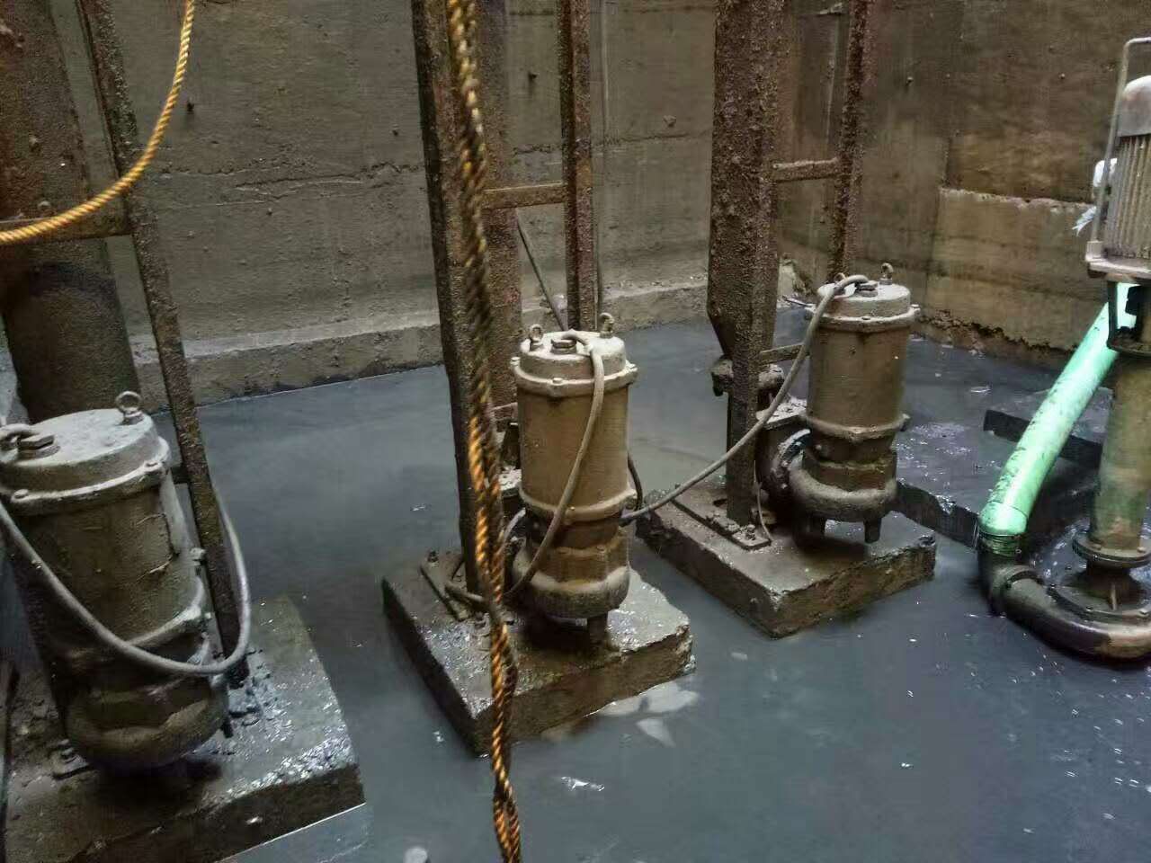 红寺堡污水池清理