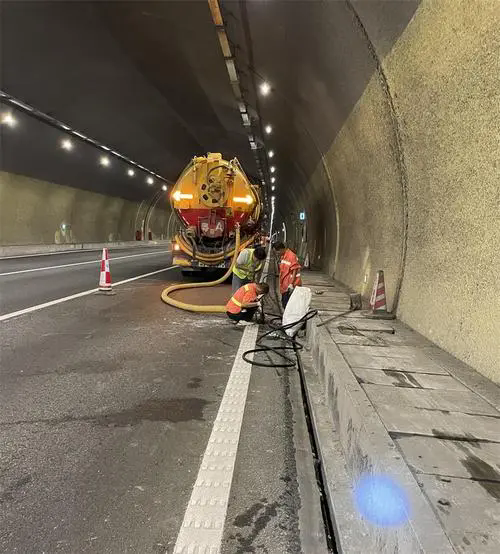 红寺堡隧道排水渠清淤